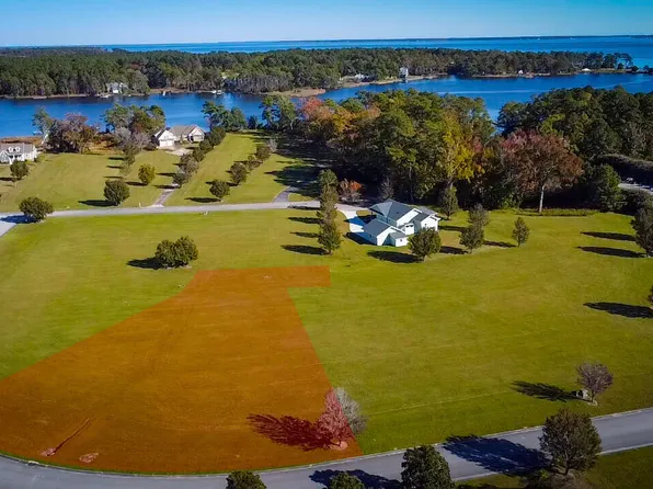 76 Club House Drive, Arapahoe, NC 28510