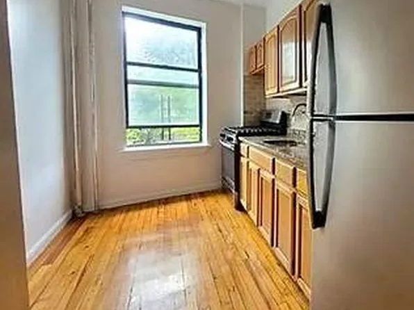 2825 Grand Concourse image 3 of 5