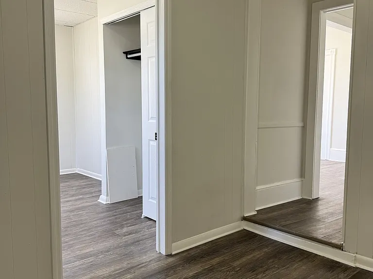 517 Bentley Ave — Photo 3