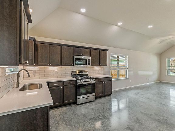 5th image of 1113 Highgarden Dr