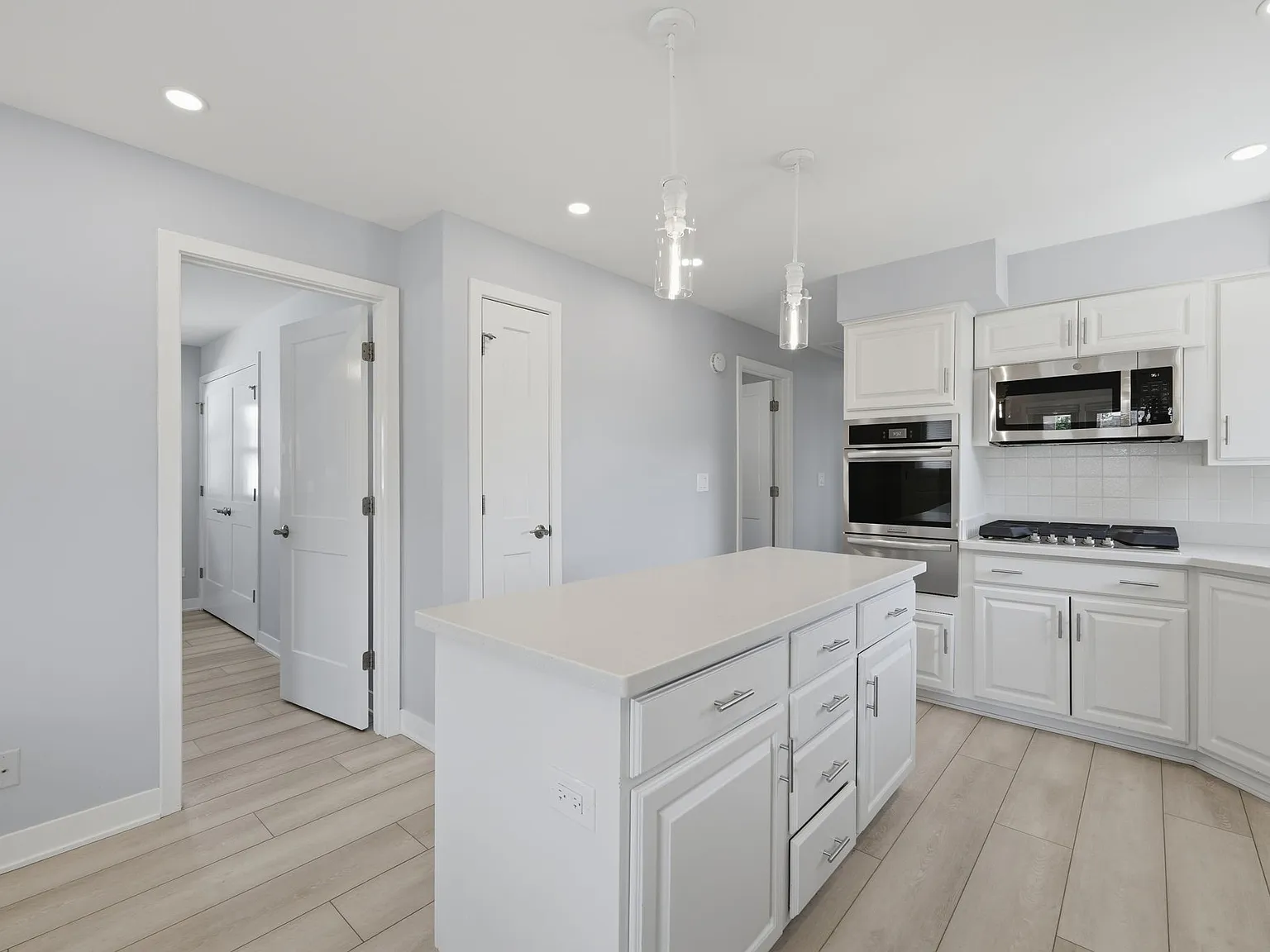 3 bed, 1300 sqft, $2,850 — Photo 2