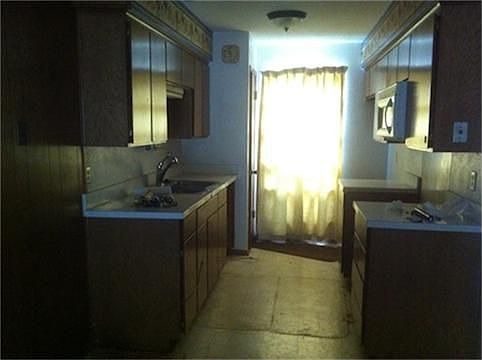 3rd image of 615 Lazy River Dr
