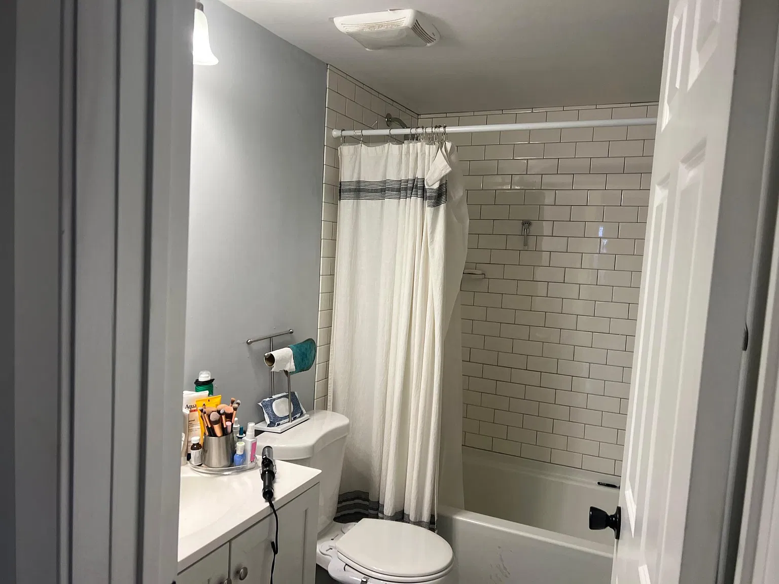 4 bed, 2200 sqft, $2,400 — Photo 4