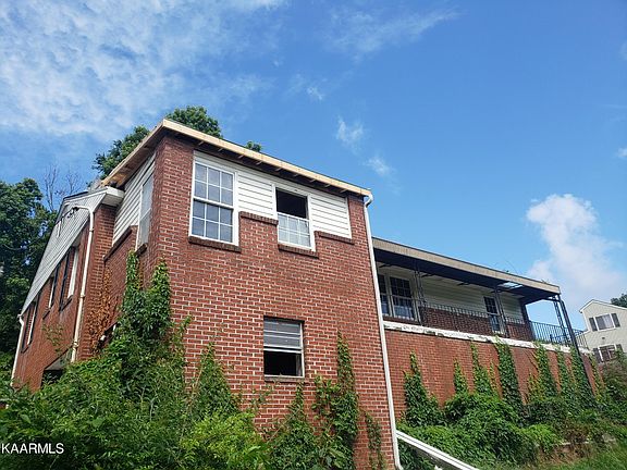 3rd image of 318 Island View Ln