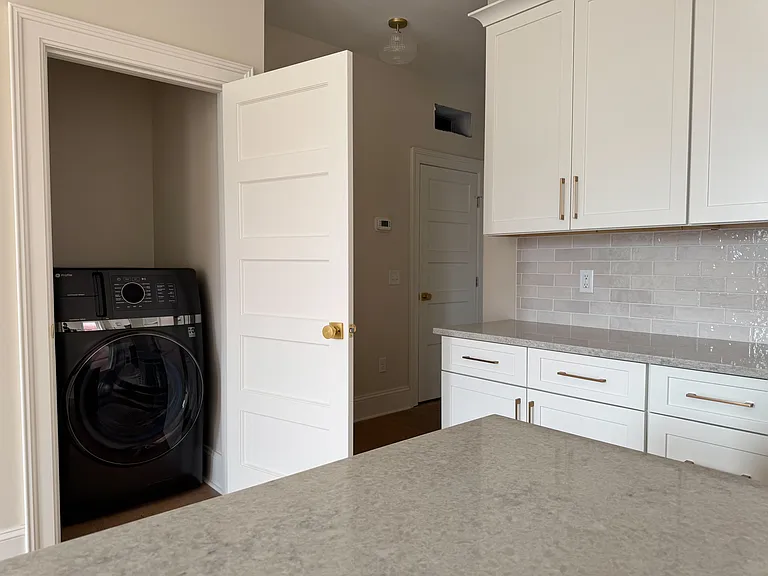 884 Main St #3 — Photo 10