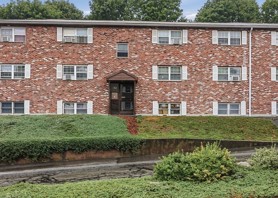 1st image of 10 Robin Dr #D1