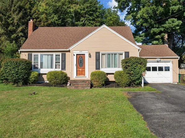 100 Keith Dr, North Syracuse, NY 13212