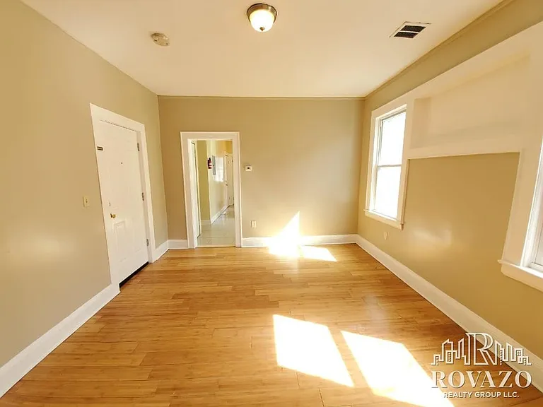 43 Underwood St #2R — Photo 8