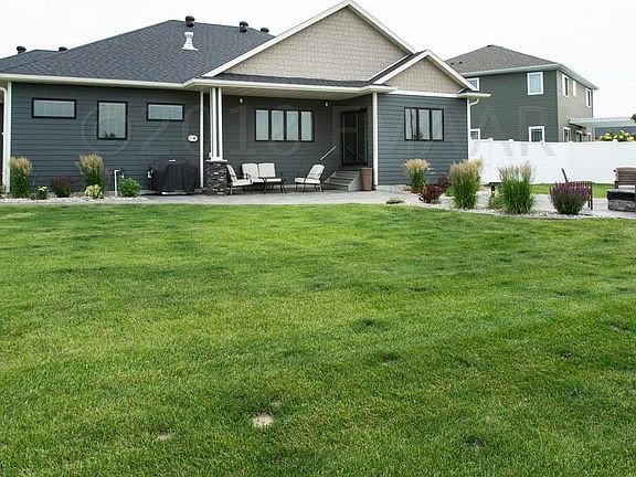 3rd image of 327 39th Ave E