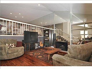 3rd image of 6027 Lindley Ave Unit 21