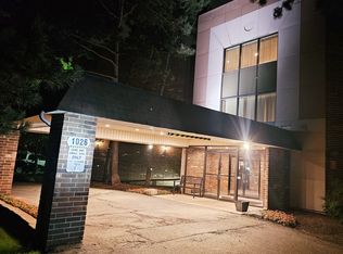 1026 Castilian Ct APT 114, Glenview, IL 60025
