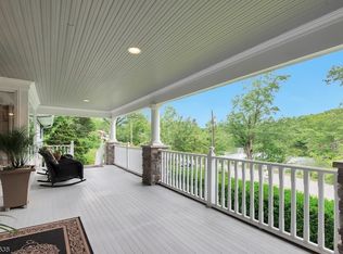 22 Turners Lake Rd, Mahwah, NJ 07430