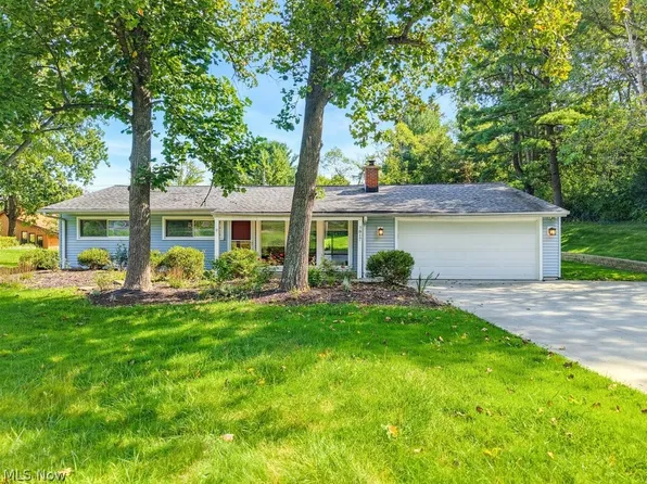 7817 Cambridge Dr, Brecksville, OH 44141