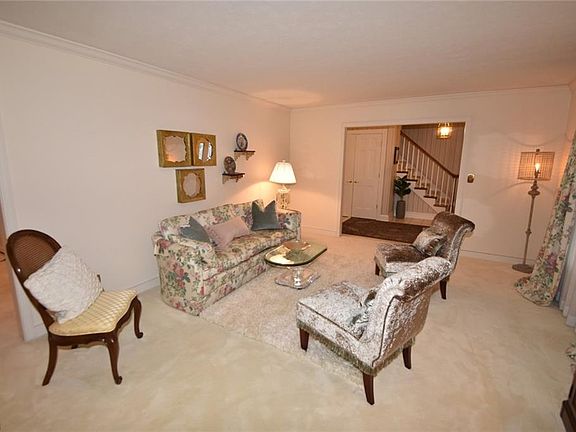 4th image of 448 Sun Valley Dr