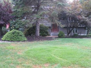 36 Overbrook Dr, Airmont, NY 10952
