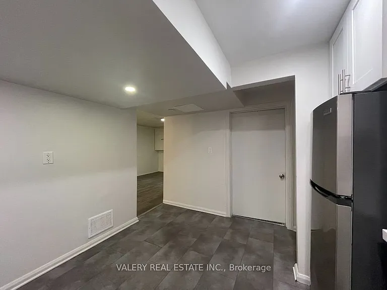3 Bondhead Pl #2 — Photo 2