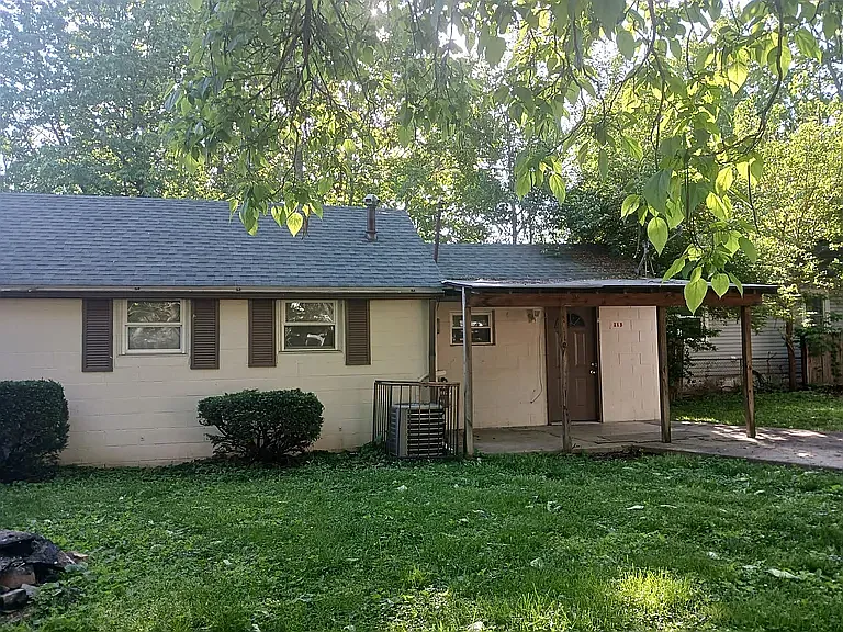 213 Hiawatha Ave #2