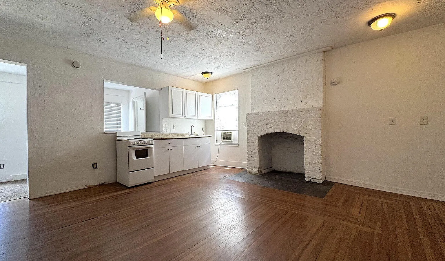 1 bed, 1.0 bath, $1,200 — Photo 3