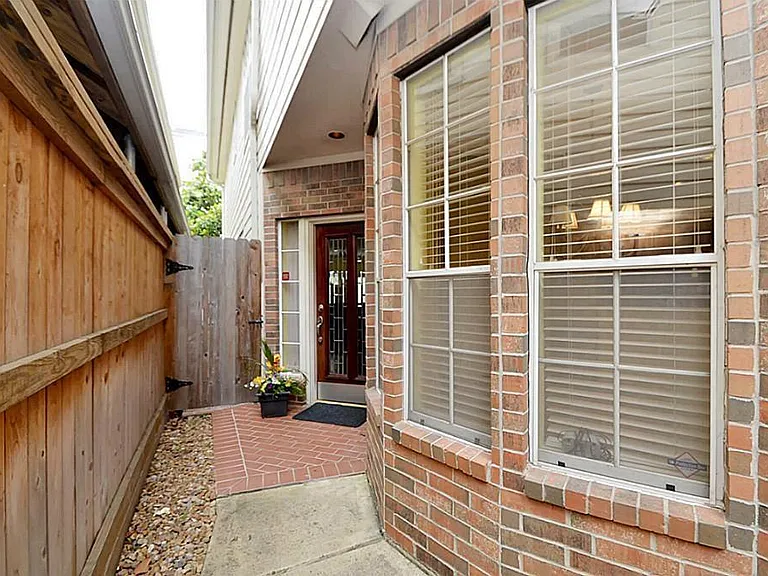 4916 Inker St — Photo 3