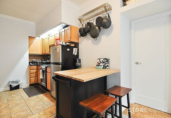 3rd image of 304 W 92nd St APT 4B
