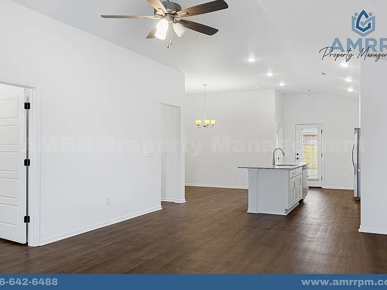 125 SW Vicki St — Photo 27
