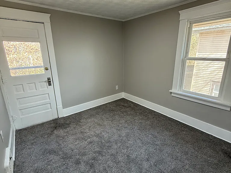 683 Sharon St — Photo 7