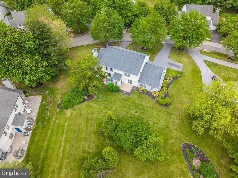 786 Bradford Ter — Photo 32