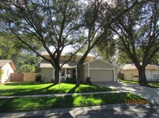 17516 Willow Pond Dr, Lutz, FL 33549