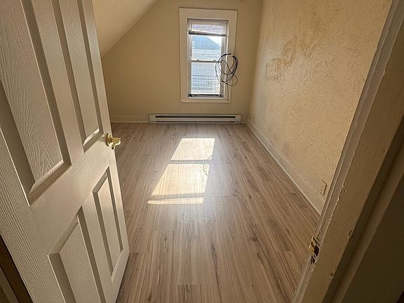 5th image of 12 Thompson Ave