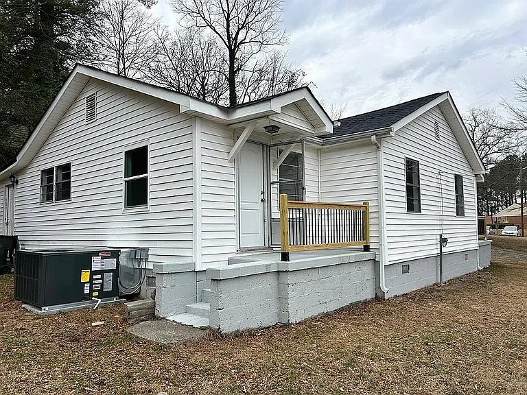 303 Smith St — Photo 1