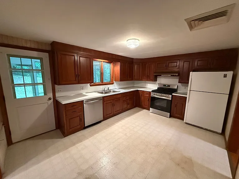 117 Depot St — Photo 6