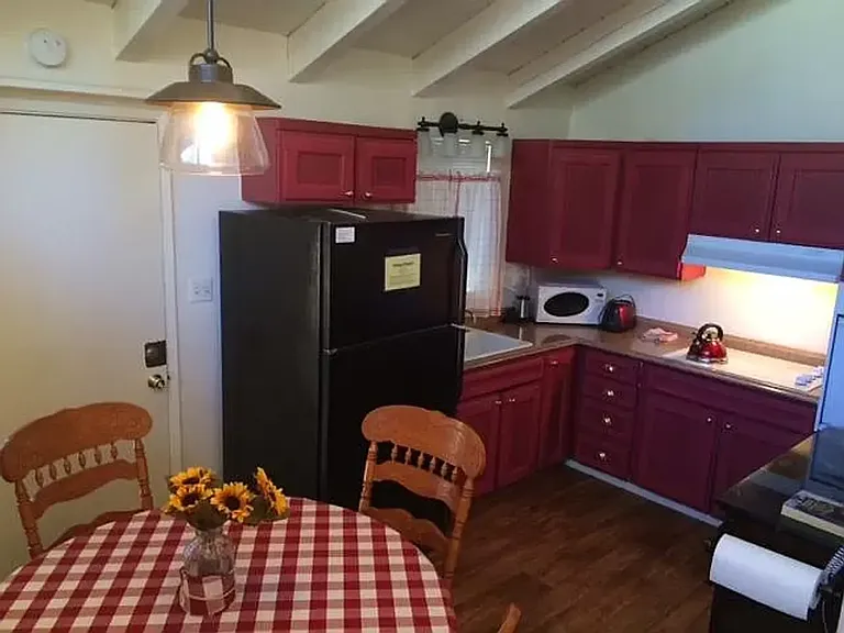725 Anita Dr — Photo 2