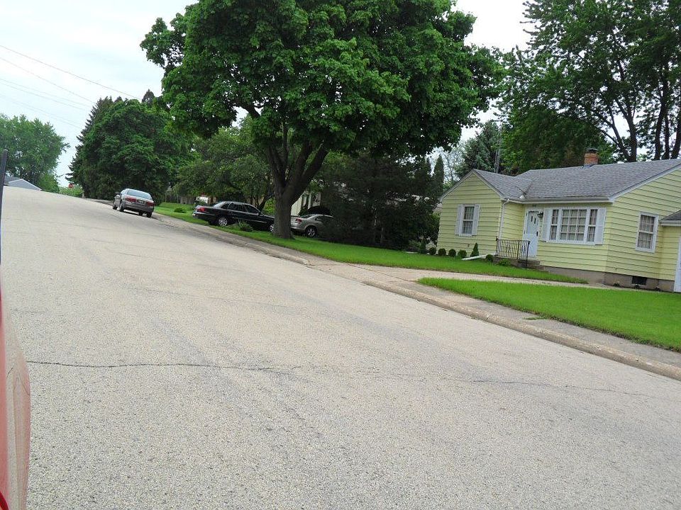 2nd image of 923 Sullivan Dr
