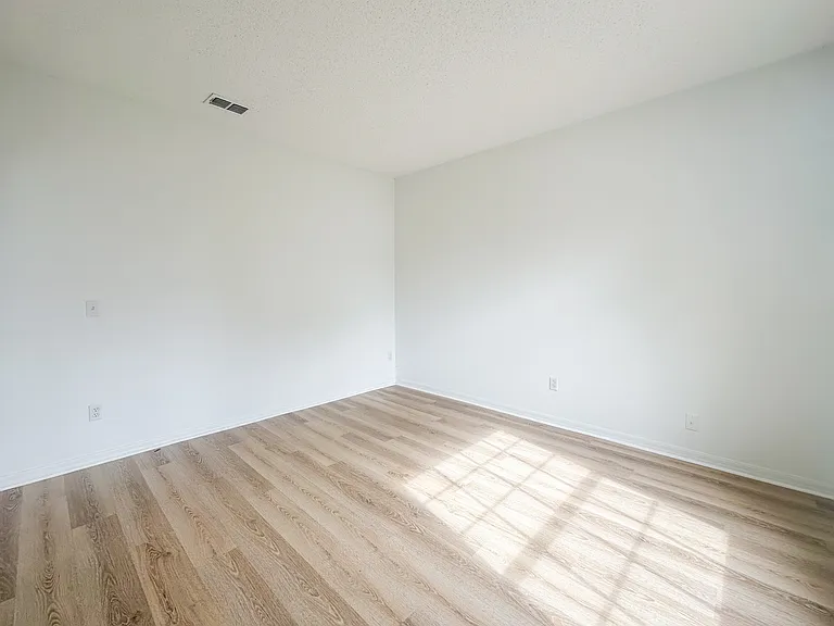 402 Sunset View Dr — Photo 3