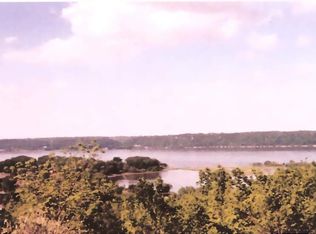 Crystal Lane, Dubuque, IA 52001