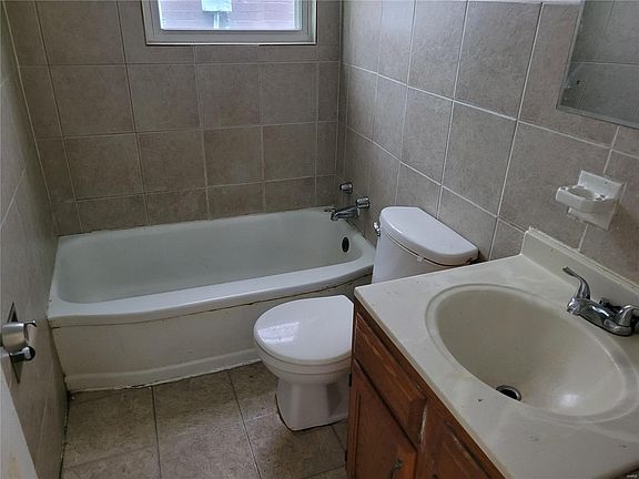 4th image of 5931 Bartmer Ave