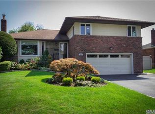 3 Deer Path Ln, Syosset, NY 11791