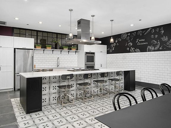 5th image of 1154 S Clark St #504