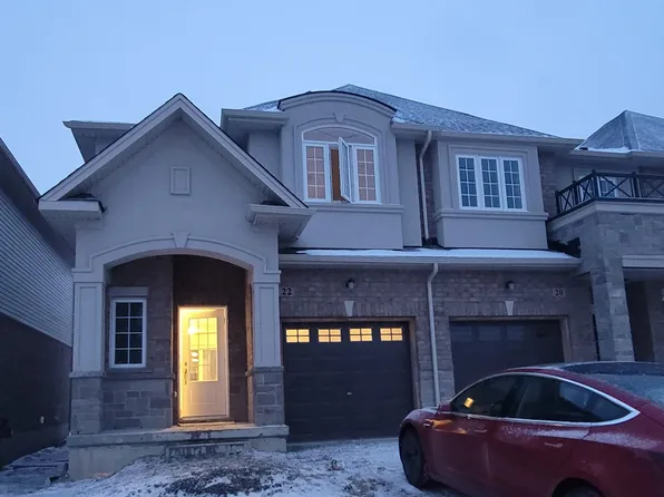 22 Vickers Rd, Hamilton, ON L9A 1Y1