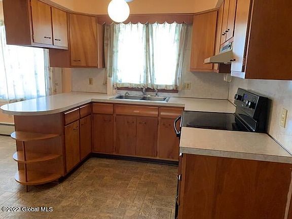 4th image of 87 Woodlawn Dr