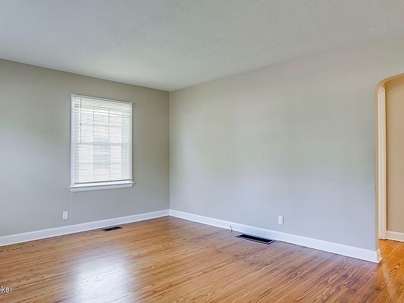 5th image of 630 Harris Pl