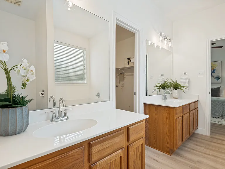 138 Lipan St — Photo 15