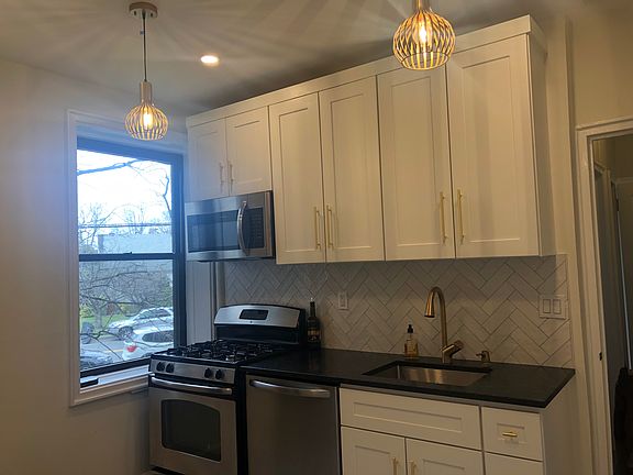 2nd image of 122B Larchmont Acre W #2B