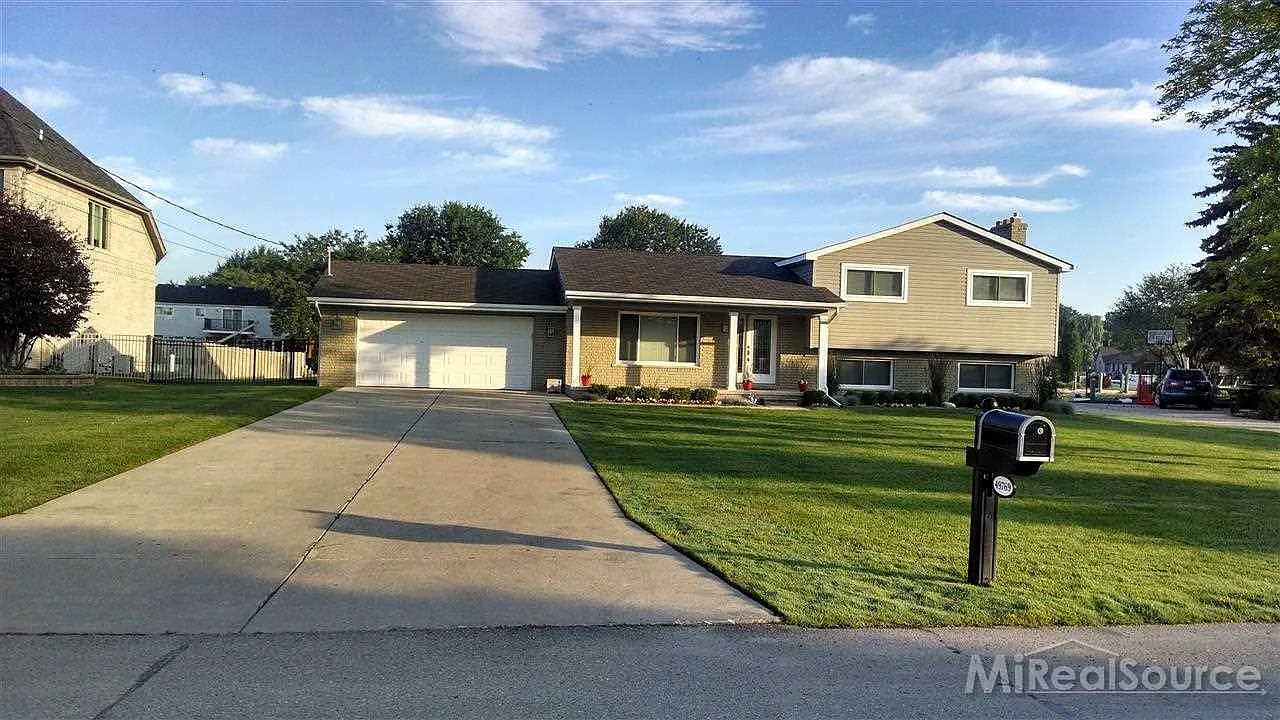 49769 Nautical Dr photo 1