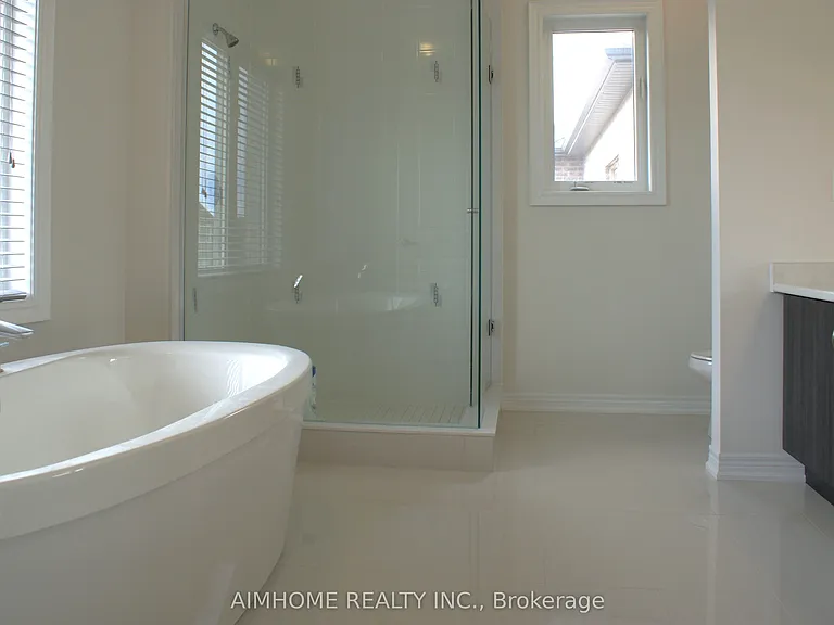 39 Scrivener Dr — Photo 18