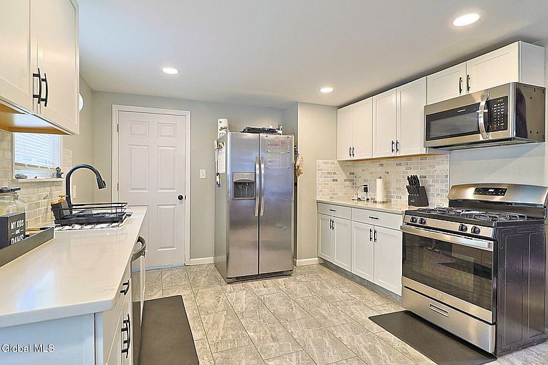 4th image of 81 Adams Avenue