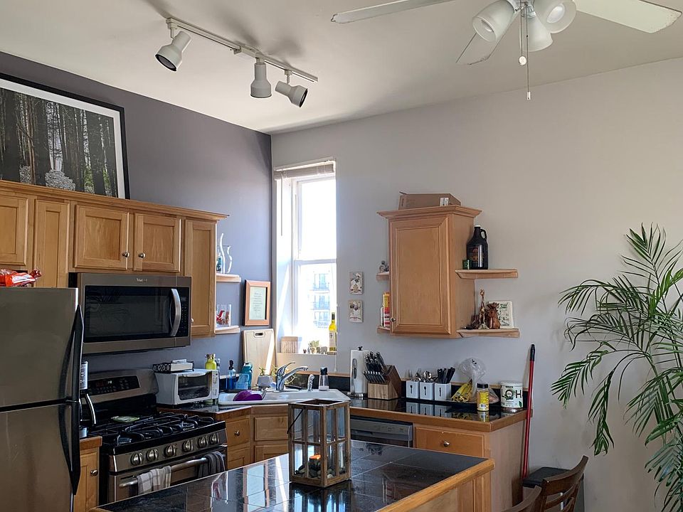 1st image of 537 N Ashland Ave #3R