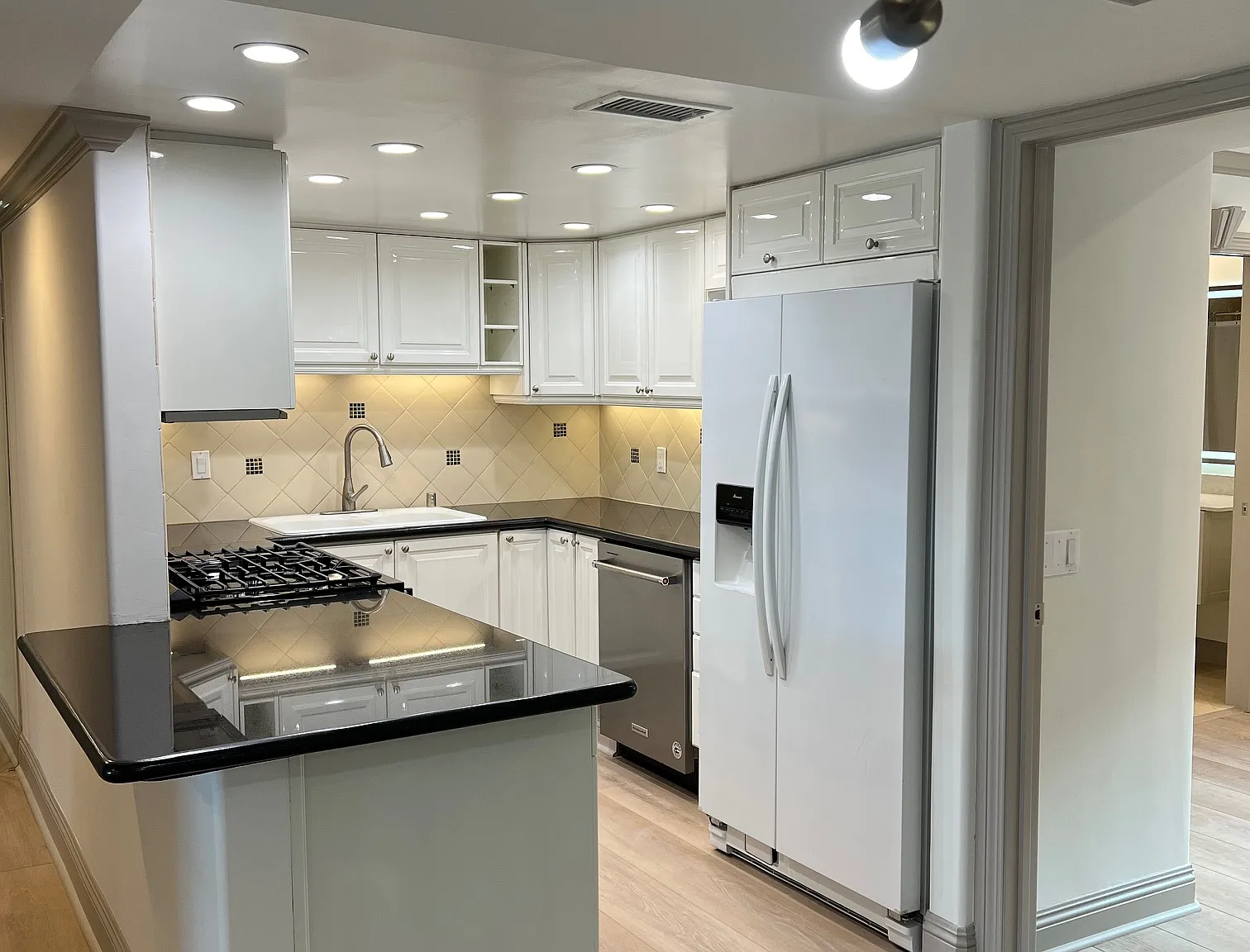 3 bed, 1650 sqft, $5,200 — Photo 4