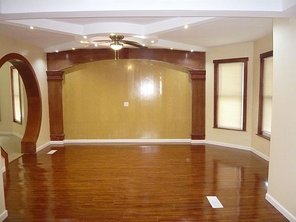 5th image of 410 Arlington Ave