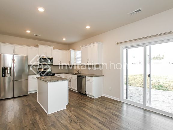 5th image of 155 Gray Willow St